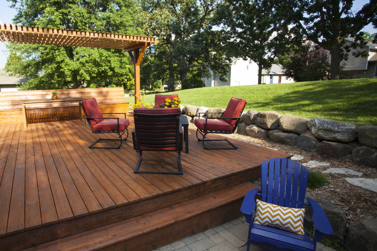 Terrasse en bois : secrets révélés pour un choix parfait et durable !