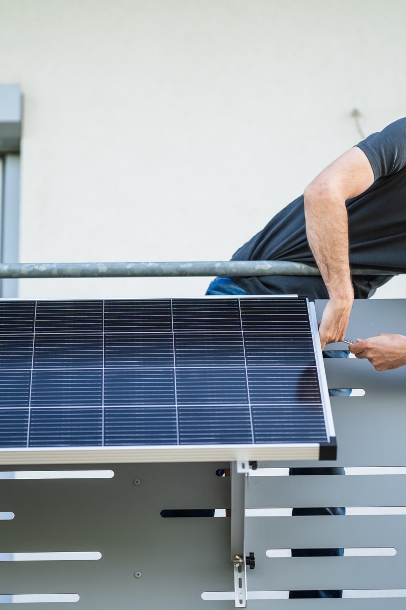 Des panneaux solaires sur son balcon