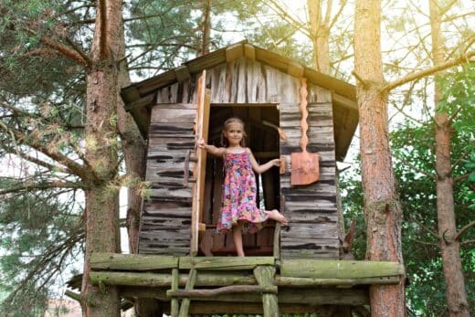 À épingler : Construire une cabane dans les arbres : réglementations et lois françaises à connaître avant de lancer le projet