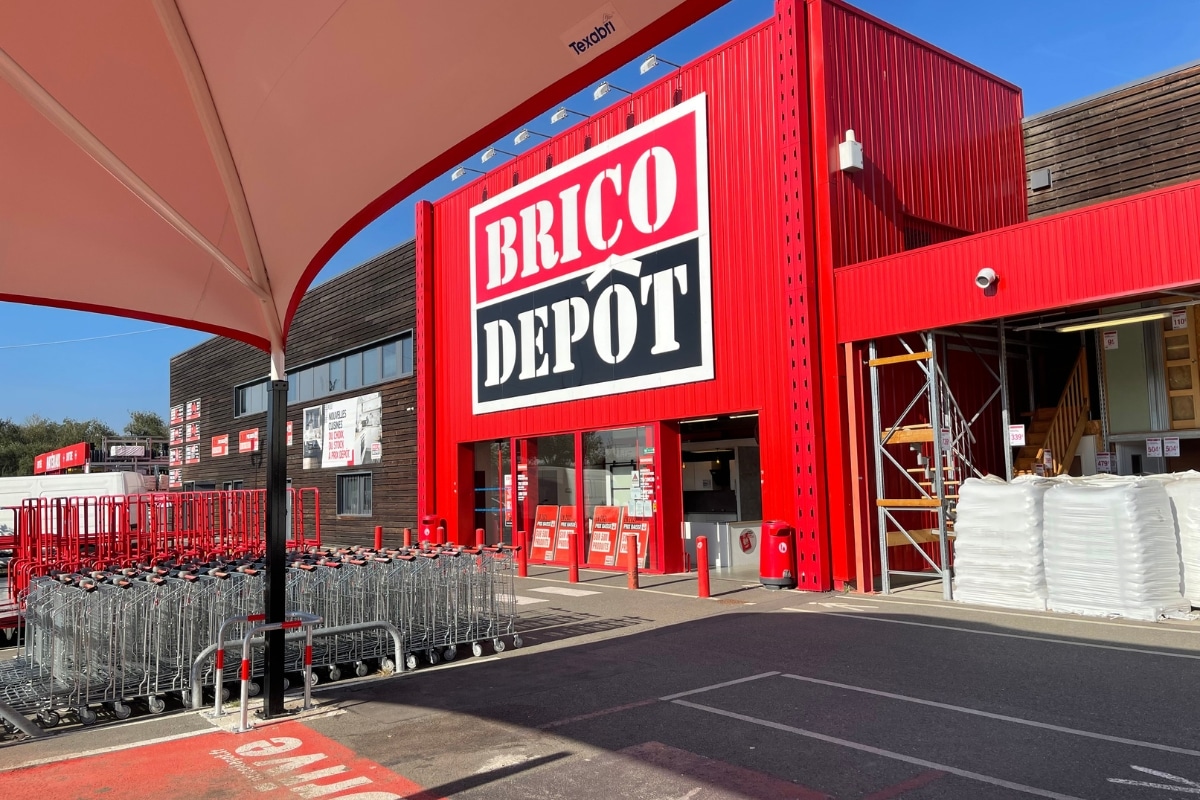 Devanture d'un magasin Brico Dépôt