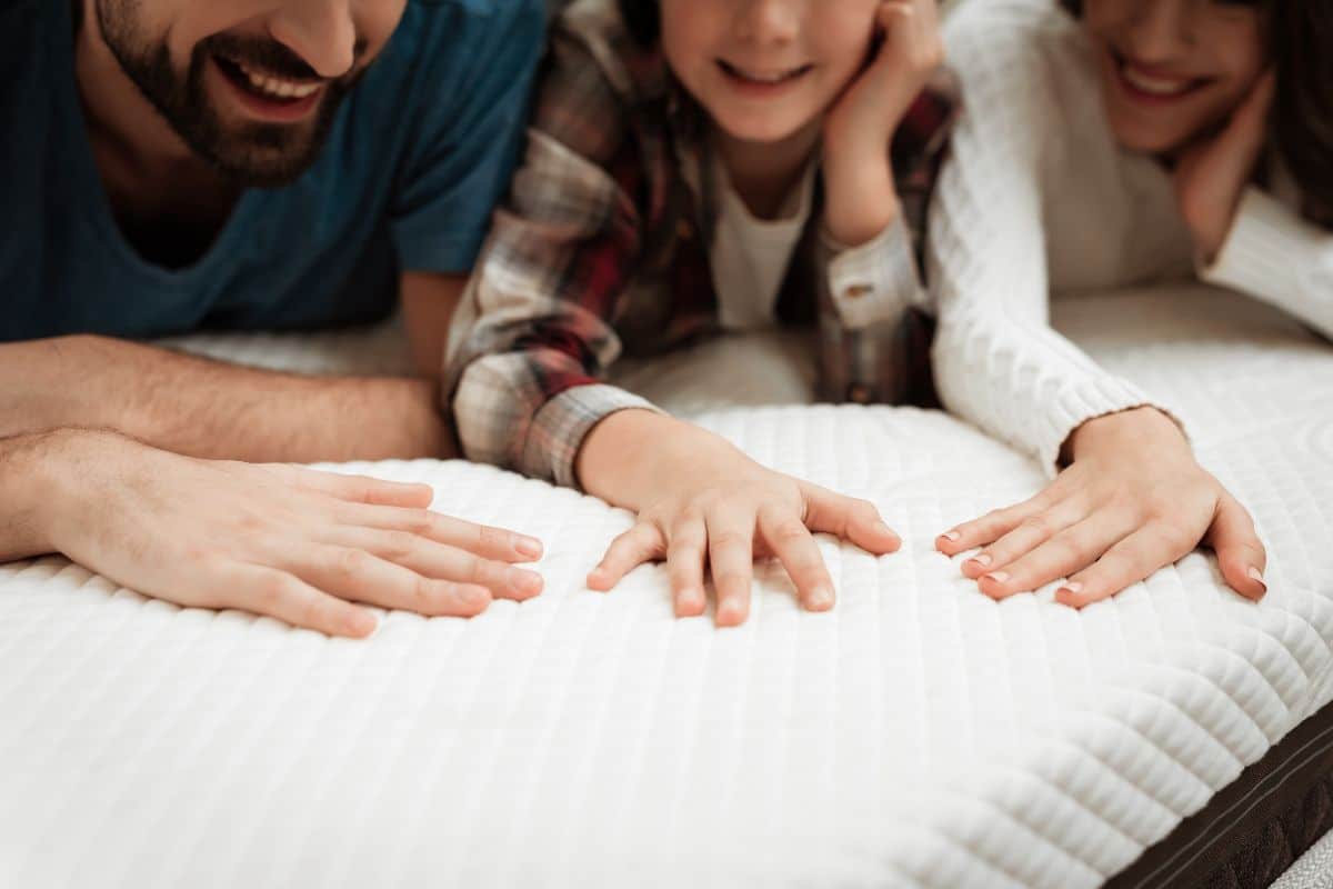 Matelas avec ressorts ou en mousse ? Quel est le meilleur ?