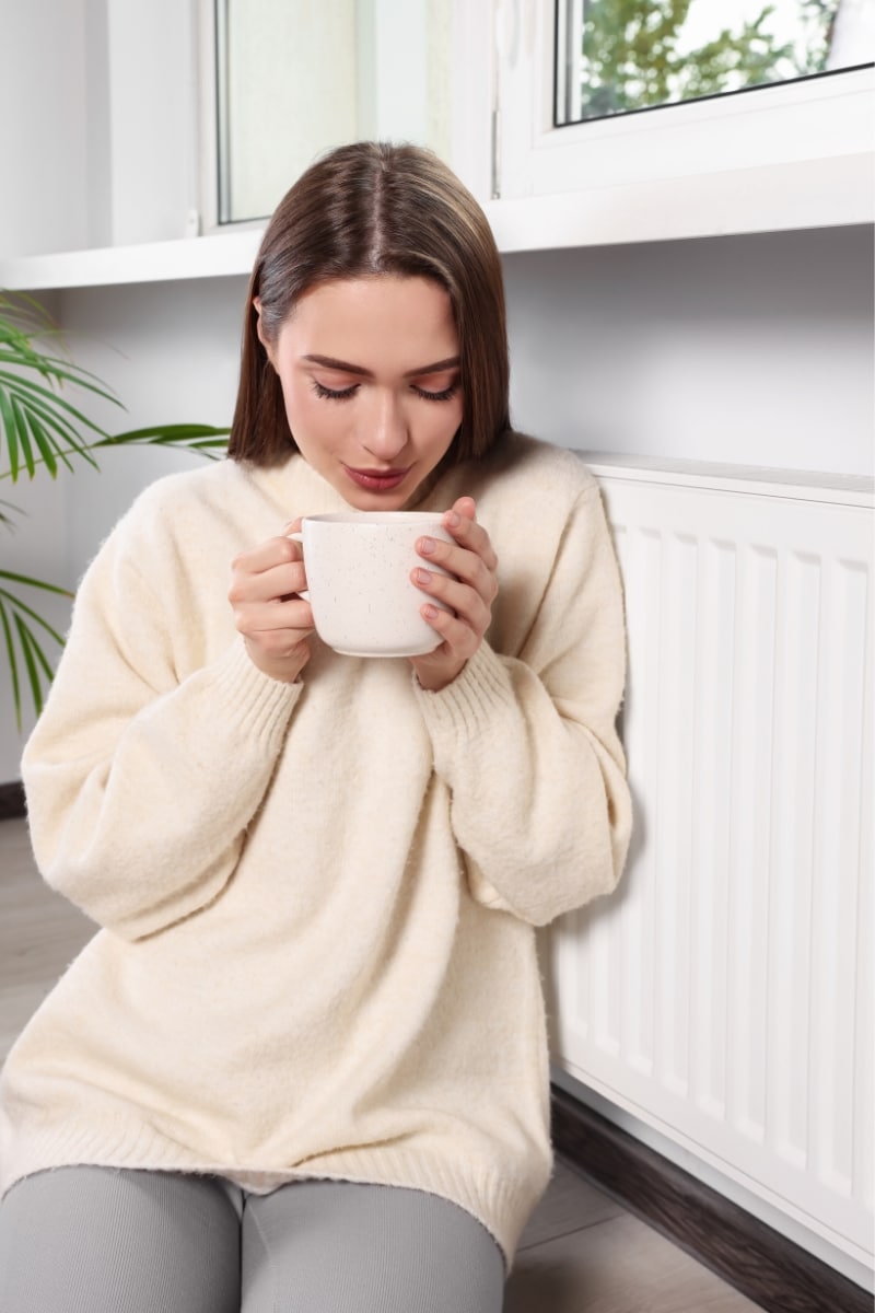 Se réchauffer devant un radiateur