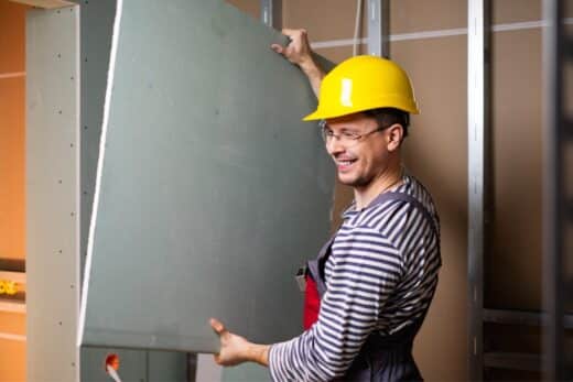 À épingler : Plaque de plâtre : un matériau de construction polyvalent qui révolutionne l’aménagement intérieur ?