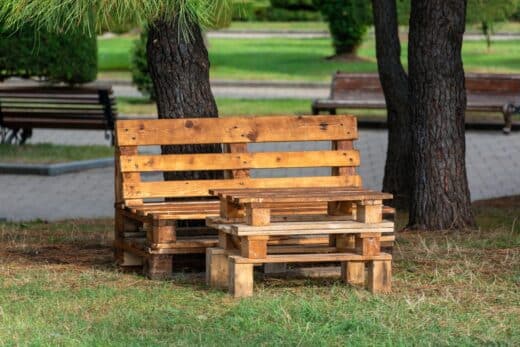 À épingler : Idées DIY simples pour créer votre propre banc de jardin !
