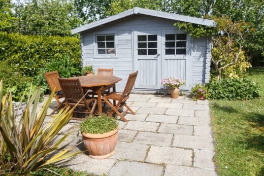 À épingler : Peut-on installer deux abris de jardin de 5 m² chacun ? Réglementations et lois à connaître