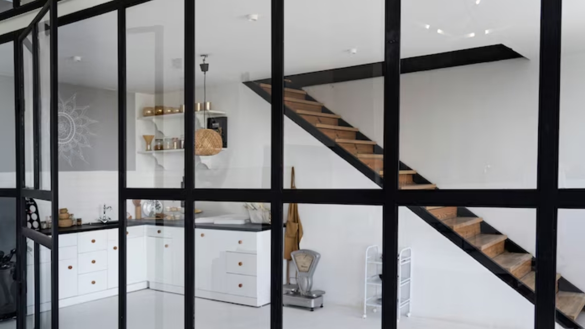Cette verrière d’intérieur en kit