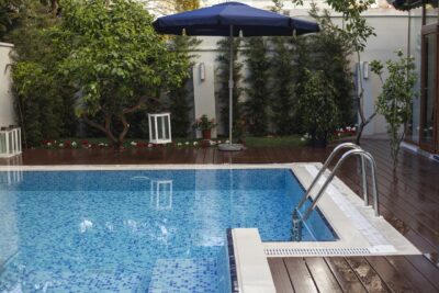 Piscine avec aménagement