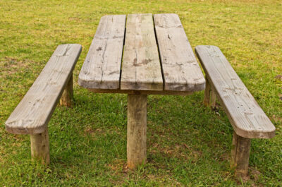 La table pique-nique en bois