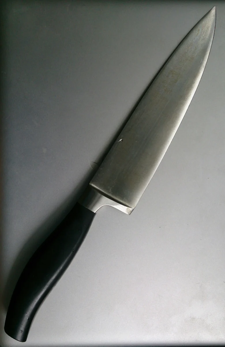 Couteau de chef à lame large et manche noir